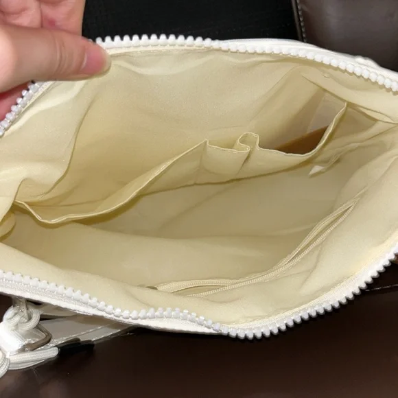 BearPaw White Shoulder Bag - Picture 4 of 4